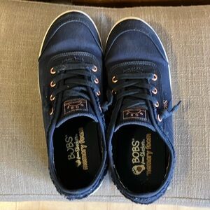 Navy Blue Bob’s size 7 Women’s in decent condition.